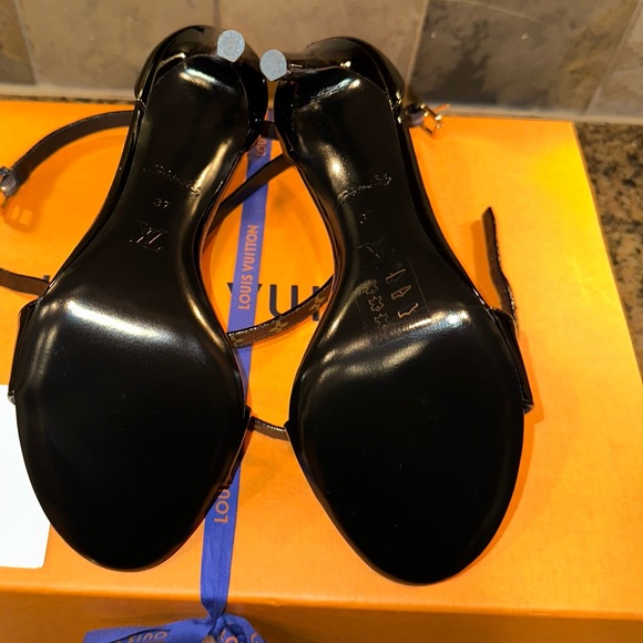 Louis Vuitton Pattern Print LV Monogram Patent Leather Sandals, never worn. - Picture 11 of 16